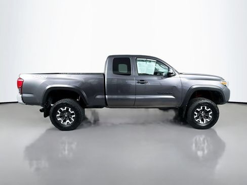 Used 2019 Toyota Tacoma TRD Off-Road AWD/4WD image 7