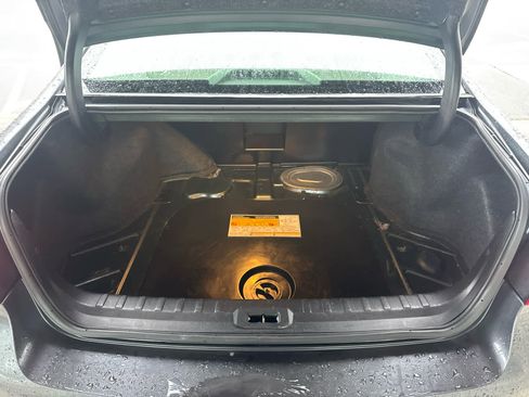 Used 2011 Buick Lucerne CXL image 34