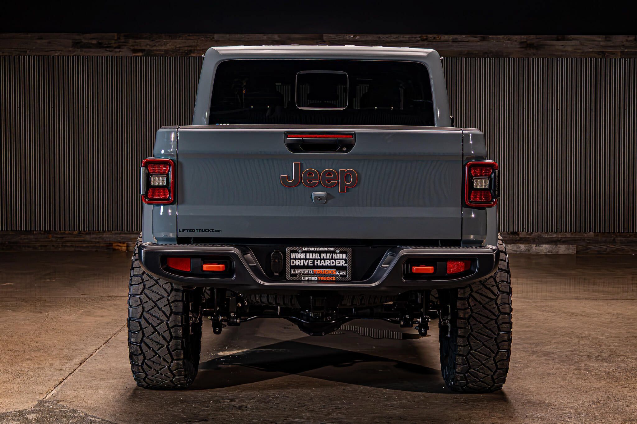 Used 2025 Jeep Gladiator Mojave w/ Convenience Group AWD/4WD image 8