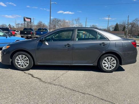 Used 2014 Toyota Camry LE image 8