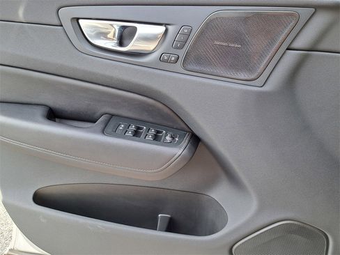 Used 2023 Volvo XC60 B5 Ultimate w/ Climate Package image 19