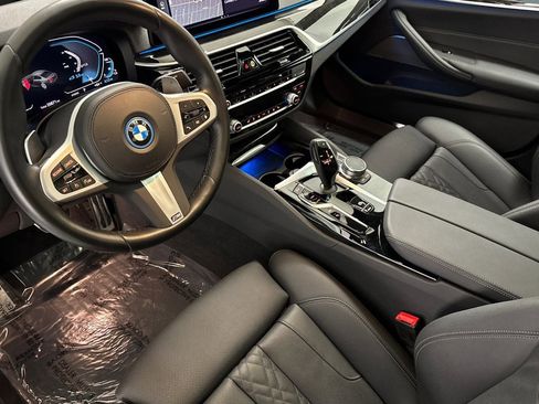 Certified 2023 BMW 530e 530e w/ M Sport Package image 4