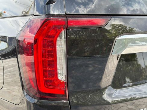 Used 2023 GMC Yukon XL Denali AWD/4WD image 16