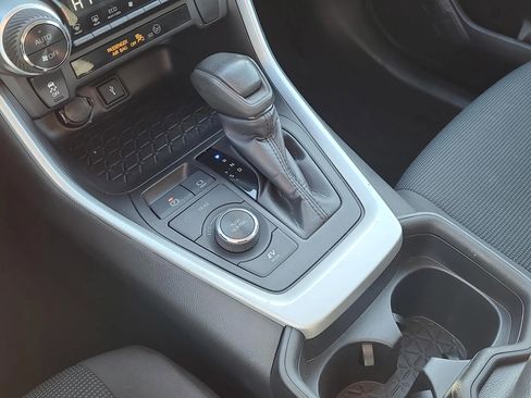 Used 2021 Toyota RAV4 LE image 21