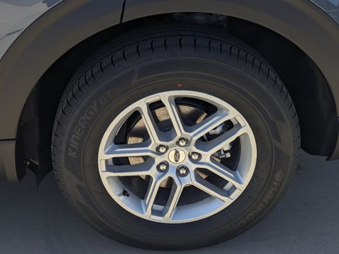 New 2026 Ford Explorer Active RWD image 7