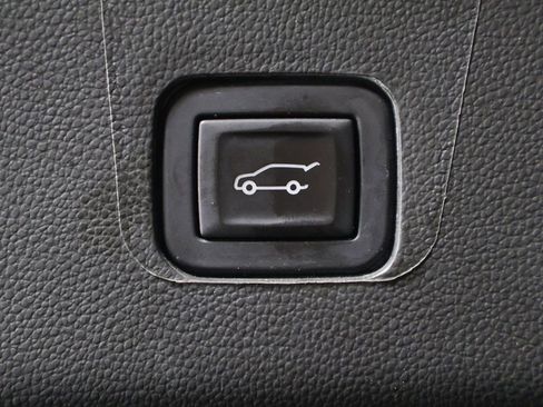 Used 2024 Chevrolet Traverse LT image 17