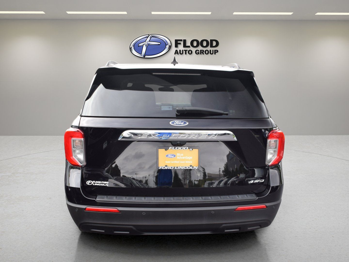 Used 2023 Ford Explorer XLT AWD/4WD image 5