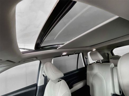 Used 2024 Toyota Grand Highlander AWD image 23