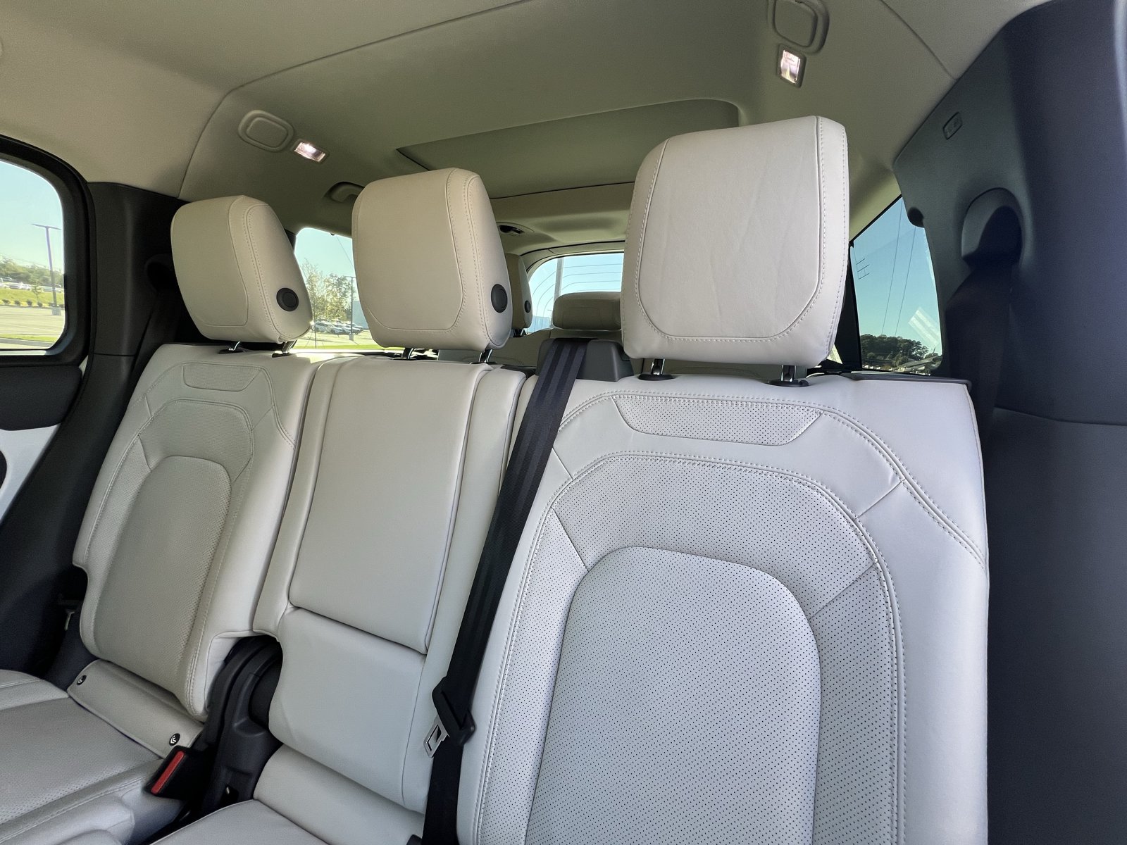 Used 2023 Land Rover Defender 130 First Edition AWD/4WD image 31