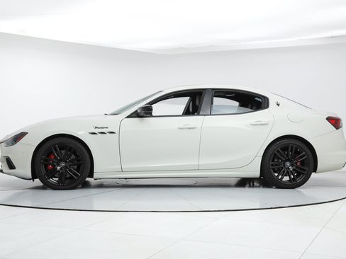 Certified 2023 Maserati Ghibli Modena RWD image 2