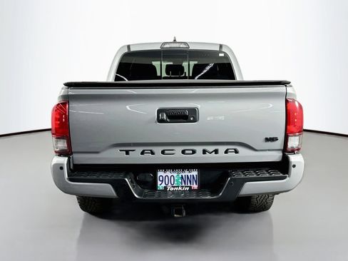 Used 2019 Toyota Tacoma TRD Off-Road w/ Technology Package AWD/4WD image 6