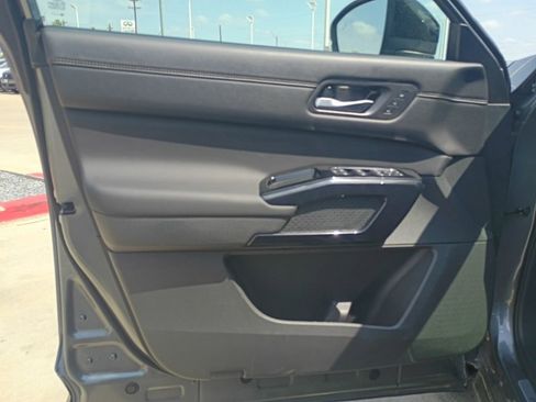 New 2026 Nissan Pathfinder Platinum image 24