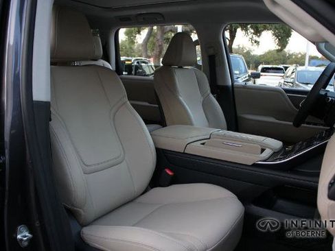 Certified 2026 INFINITI QX80 Pure AWD/4WD image 19