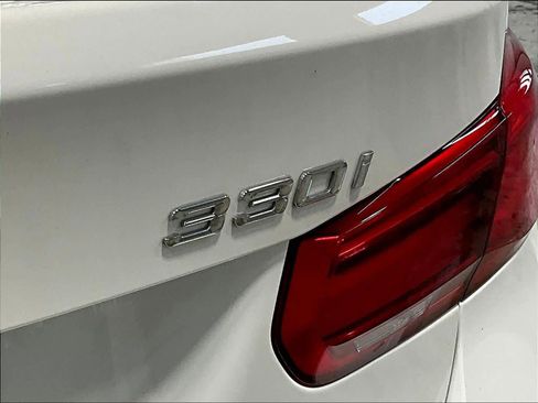 Used 2018 BMW 330i xDrive Sedan w/ Convenience Package image 28