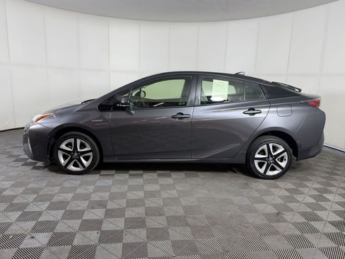 Used 2018 Toyota Prius Three Touring FWD image 2