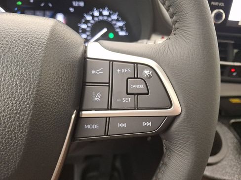Used 2026 Toyota Sienna XLE FWD image 13