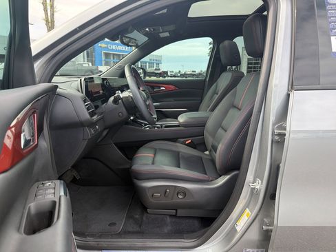 Used 2024 Chevrolet Traverse RS AWD/4WD image 14