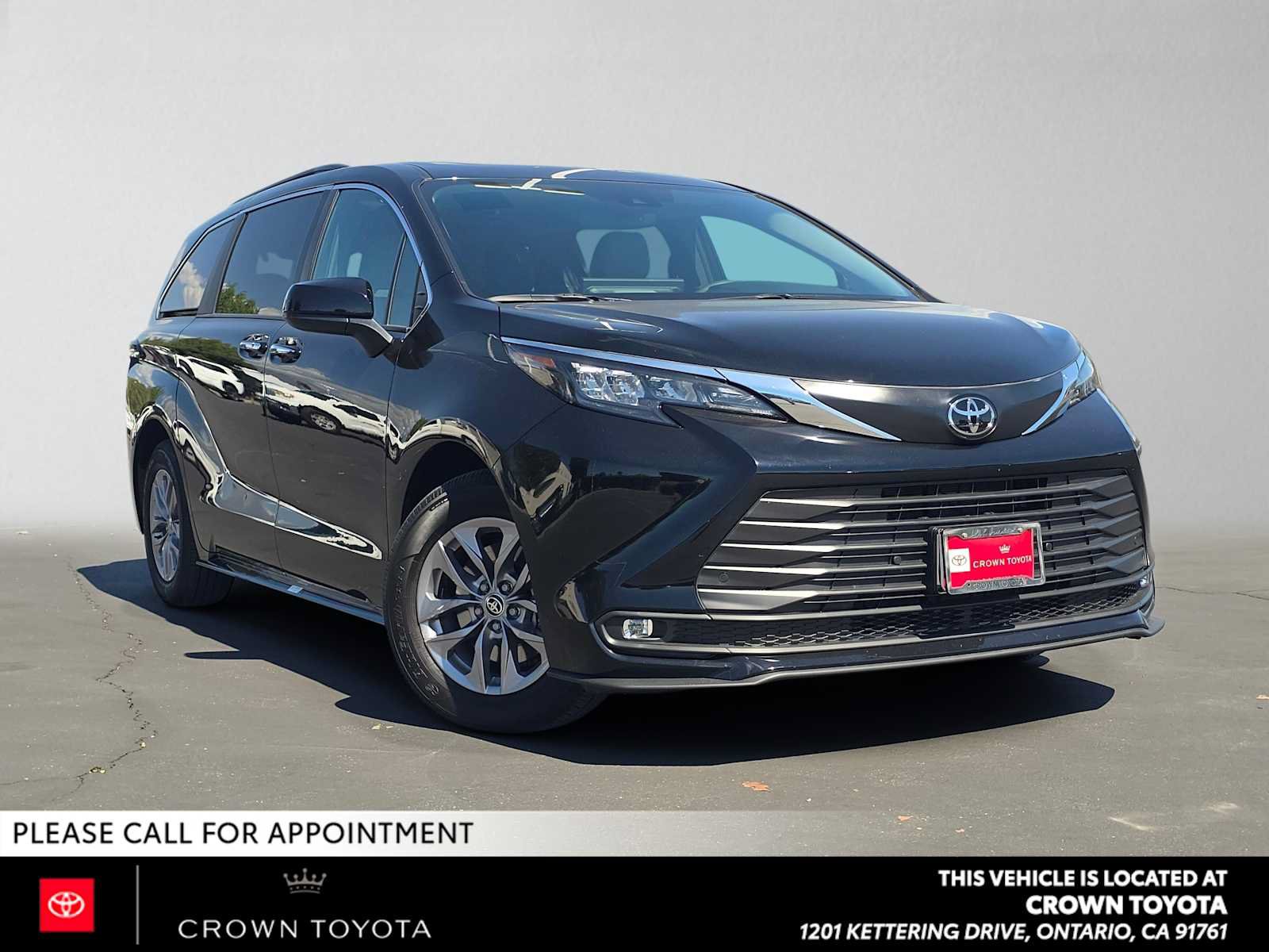 Certified 2026 Toyota Sienna XLE FWD image 1