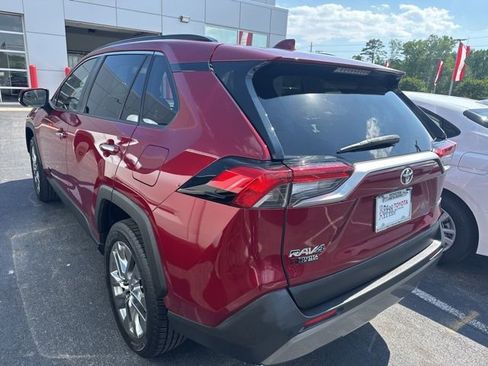 Used 2020 Toyota RAV4 Limited image 4