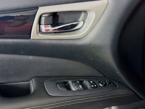 Used 2020 Nissan Pathfinder SV FWD image 21