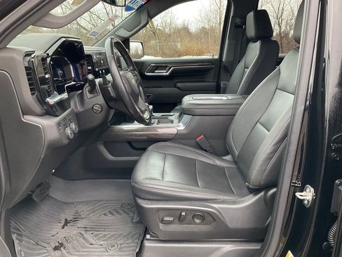 Used 2022 Chevrolet Silverado 1500 LTZ image 2