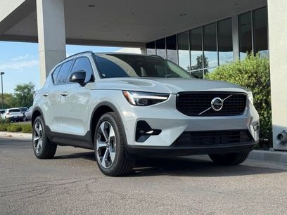New 2025 Volvo XC40 B5 Plus w/ Protection Package Premier