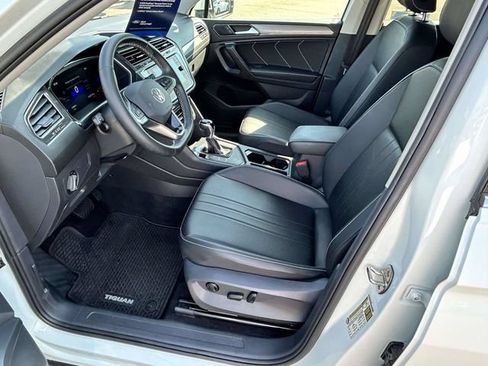 Used 2023 Volkswagen Tiguan SE FWD image 8
