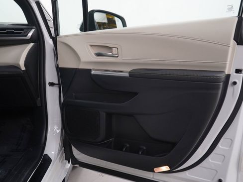 Used 2025 Toyota Sienna AWD image 9