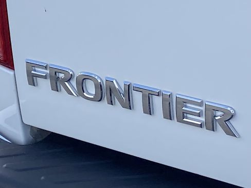 Used 2018 Nissan Frontier Desert Runner RWD image 5