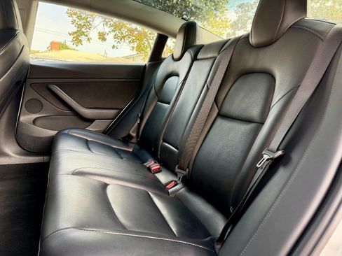 Used 2023 Tesla Model 3 Standard Range image 19