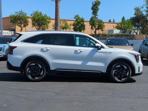 Certified 2025 Kia Sorento EX FWD image 2
