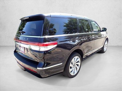 Used 2024 Lincoln Navigator Reserve AWD/4WD image 4