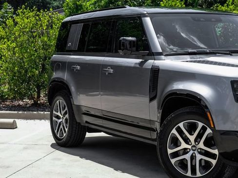 Used 2023 Land Rover Defender 110 X-Dynamic SE AWD/4WD image 8