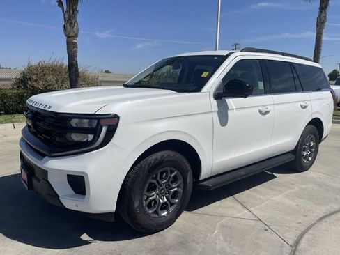Used 2025 Ford Expedition Active RWD image 4