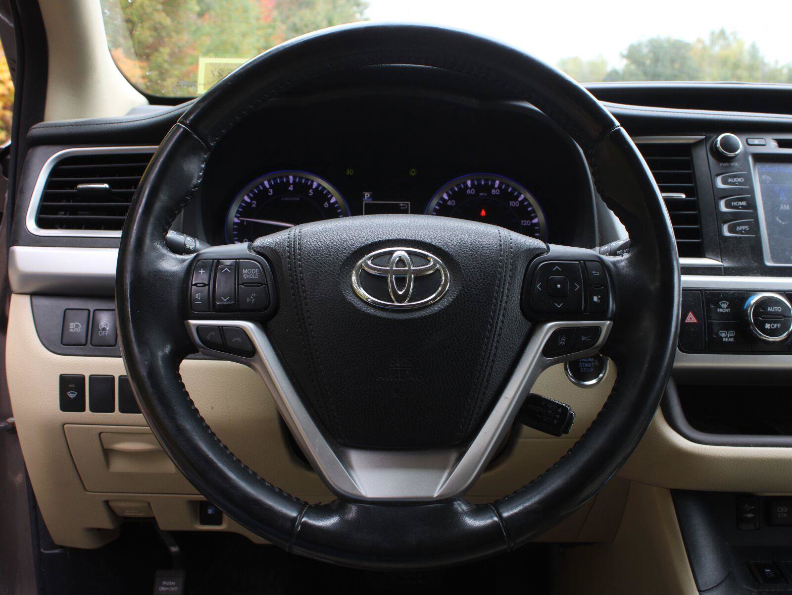Used 2017 Toyota Highlander XLE AWD/4WD image 10