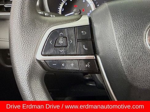 Used 2023 Toyota Highlander L image 13