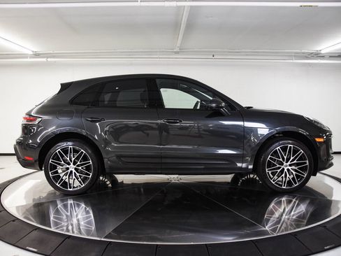Certified 2025 Porsche Macan image 8