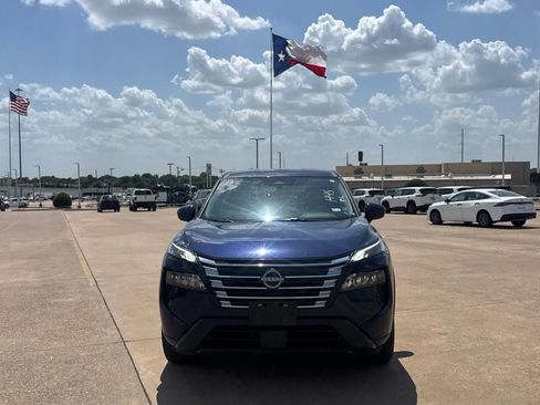 Certified 2025 Nissan Rogue SV FWD image 5