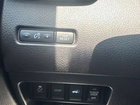 Used 2016 Nissan Rogue SV w/ SV Premium Package FWD image 16