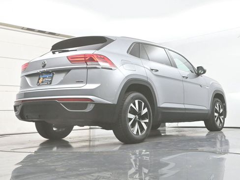 Used 2022 Volkswagen Atlas Cross Sport SE AWD/4WD image 32