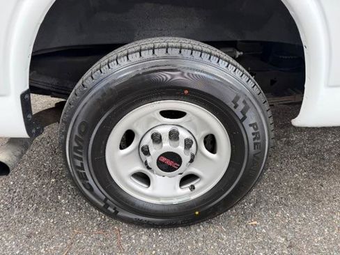 Used 2022 GMC Savana 2500 w/ Driver Convenience Package image 12