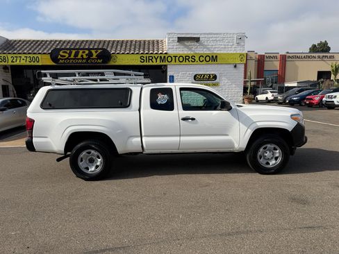 Used 2022 Toyota Tacoma SR RWD image 2
