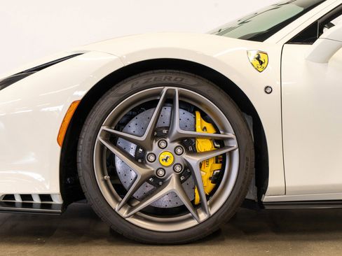 Used 2021 Ferrari F8 Tributo RWD image 18