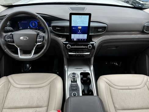 Certified 2023 Ford Explorer Platinum w/ Technology Package AWD/4WD image 13