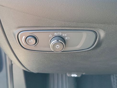 Used 2021 Chevrolet Equinox LS w/ LS Convenience Package FWD image 29