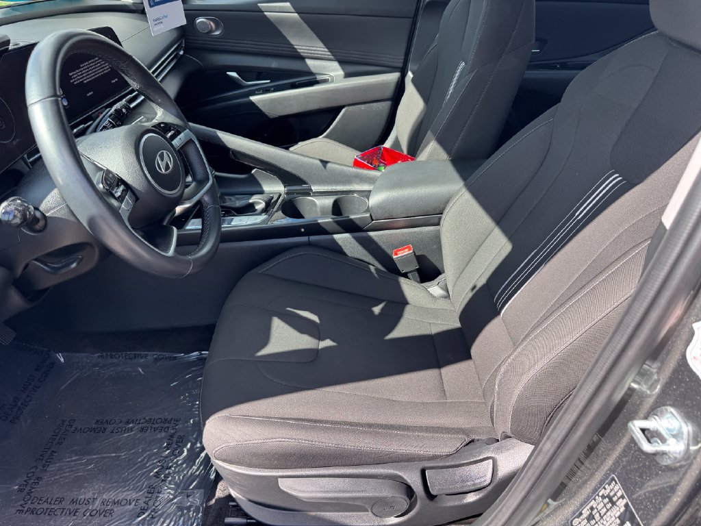 Certified 2025 Hyundai Elantra SEL FWD image 20