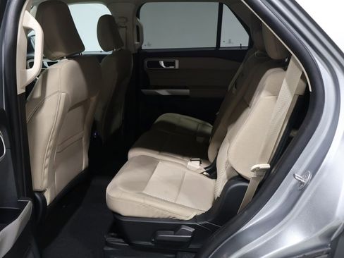 Used 2022 Ford Explorer XLT image 17