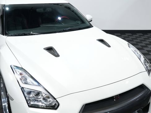 Used 2015 Nissan GT-R Black Edition image 12