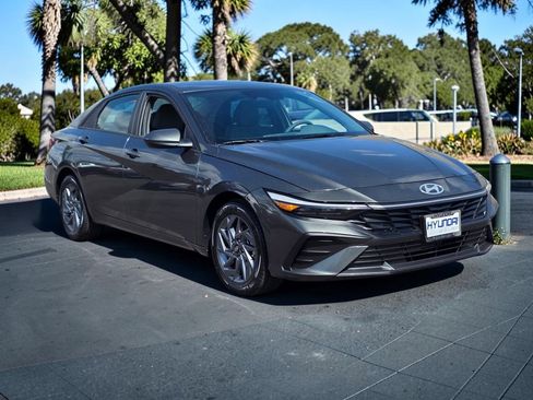 Certified 2024 Hyundai Elantra SEL image 4