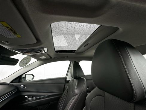 Used 2024 Hyundai Elantra Limited image 20